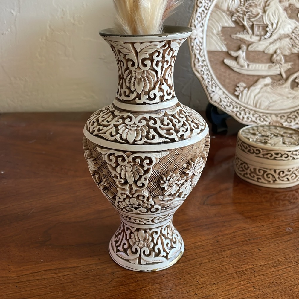 Vintage 1982- Ivory Dynasty 3 piece Matching Set. Vase, Trinket Box & Plate. - Picture 11 of 14